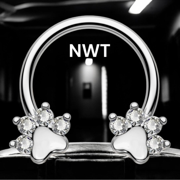 JEWSEEN Stainless Steel Paw Design Ring – 16G with Cubic Zirconia Accent - Picture 1 of 7